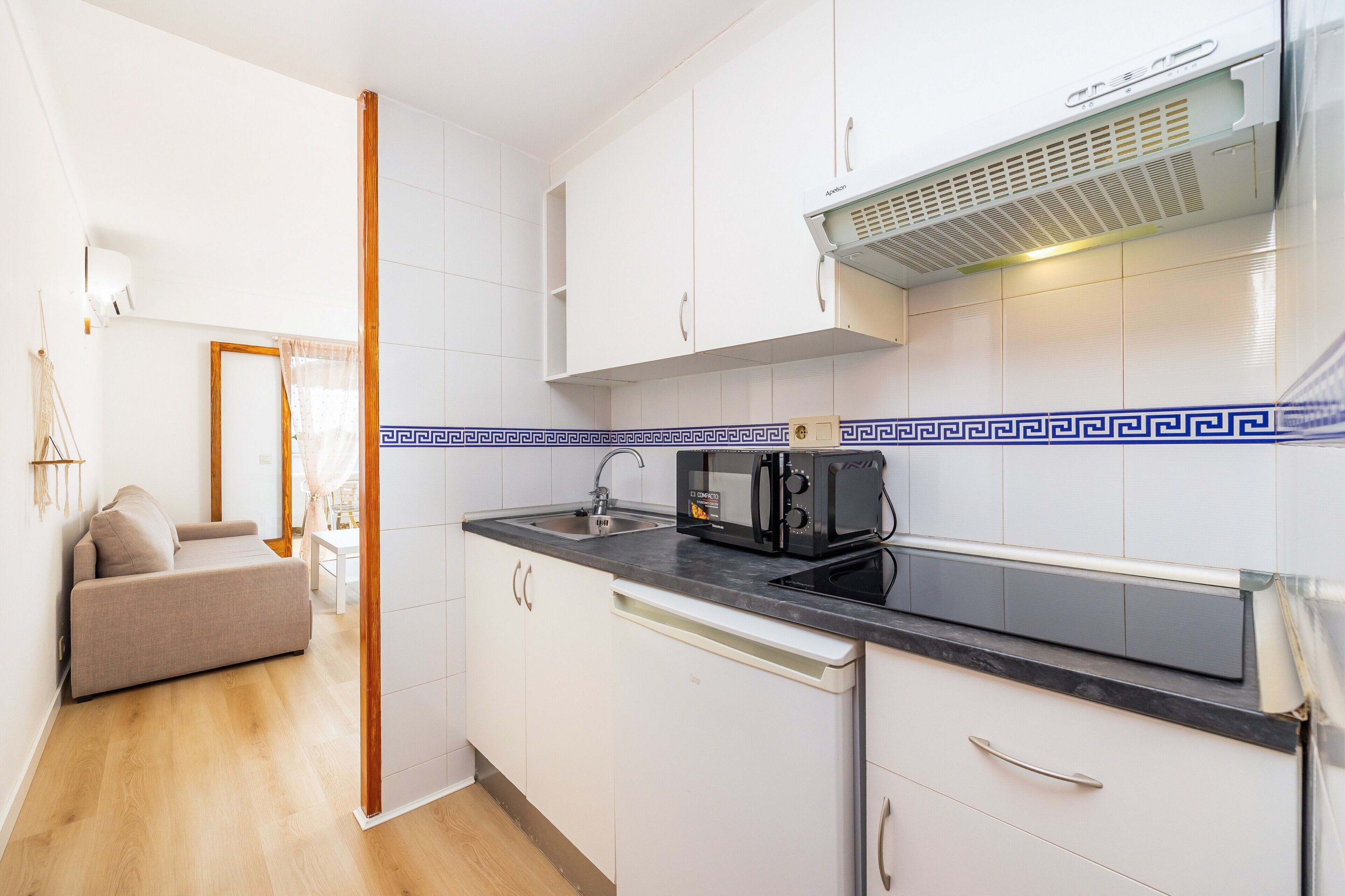 Fridge, stovetop, coffee/tea maker, electric kettle