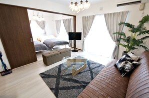 2 室のベッドルーム、デスク、アイロン / アイロン台、WiFi (無料)