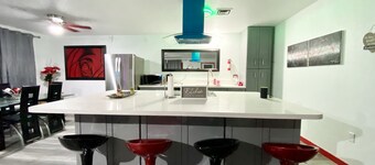 Havasu Sunflower 3 BR Closest to London Bridge