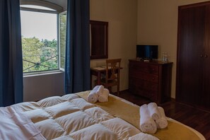 Desk, laptop workspace, free WiFi, bed sheets