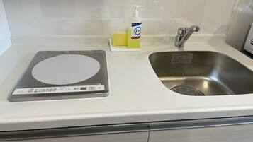 冰箱、微波炉、炉灶、厨具/餐具