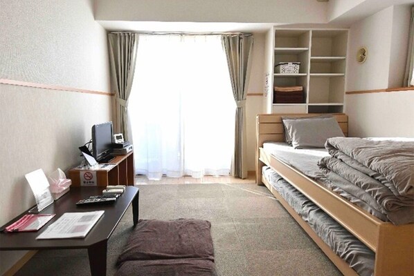 1 habitación, escritorio, tabla de planchar con plancha y wifi gratis 