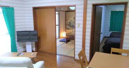 52 JapaneseWesternstyle room LDK Cleaning 1 - New 52m2 JapaneseWestern style room LDK 3 nights discount Free cleaning fee 1 parking lot 4 minutes walk from Ota station Capacity 5 people A102 / Takamatsu Kagawa
