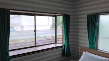 2 bedrooms, desk, iron/ironing board, free WiFi