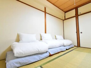 2 Schlafzimmer, Schreibtisch, Bügeleisen/Bügelbrett, kostenloses WLAN