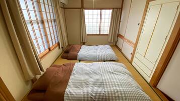 5 bedrooms, desk, iron/ironing board, free WiFi