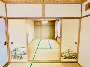 Interior - Entire building reserved for 1 group with natural  / Shiraoi-gun Hokkaidō (Shiraoi-gun)