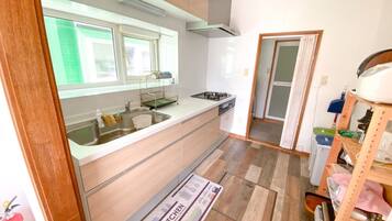 Fridge, microwave, stovetop, cookware/dishes/utensils