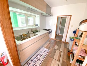 雪櫃、微波爐、爐具、廚房用具/餐具/器皿