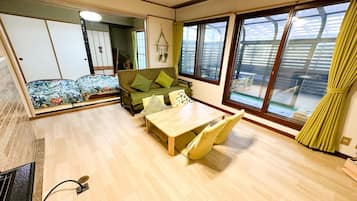 3 多间卧室、办公桌、熨斗/熨衣板、免费 WiFi