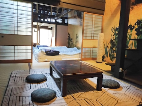 2 bedrooms, free WiFi, bed sheets. Shimosannomachi Kominka Up to 8 guests Free park / Takayama Gifu
