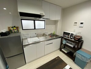 Fridge, microwave, stovetop, cookware/dishes/utensils - Up to 14 Right next to Shinjuku and Shibuya Wond / Nakano-ku Tokyo (Nakano-ku)