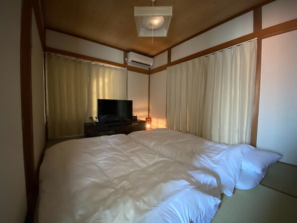 2 bedrooms, desk, iron/ironing board, free WiFi