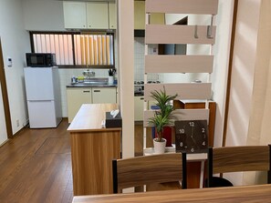 Fridge, microwave, stovetop, cookware/dishes/utensils - Up to 7 people can stay  Theater where you can st / Setagaya-ku Tokyo (Setagaya-ku)