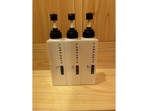 Secador de pelo y toallas