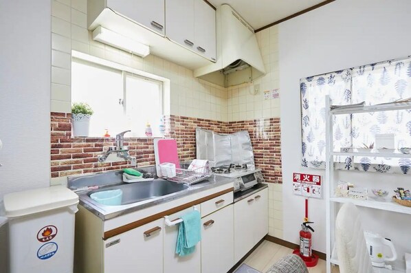 Fridge, microwave, stovetop, cookware/dishes/utensils
