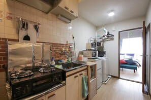 Fridge, microwave, stovetop, cookware/dishes/utensils