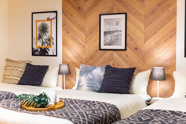 1 soverom, skrivebord, strykejern/-brett og wi-fi (inkludert)