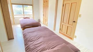 3 bedrooms, bed sheets