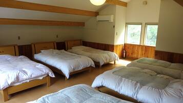 2 bedrooms, desk, WiFi (free)