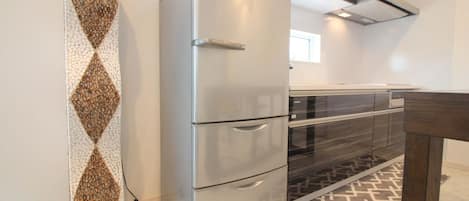 冰箱、微波炉、炉灶、厨具/餐具