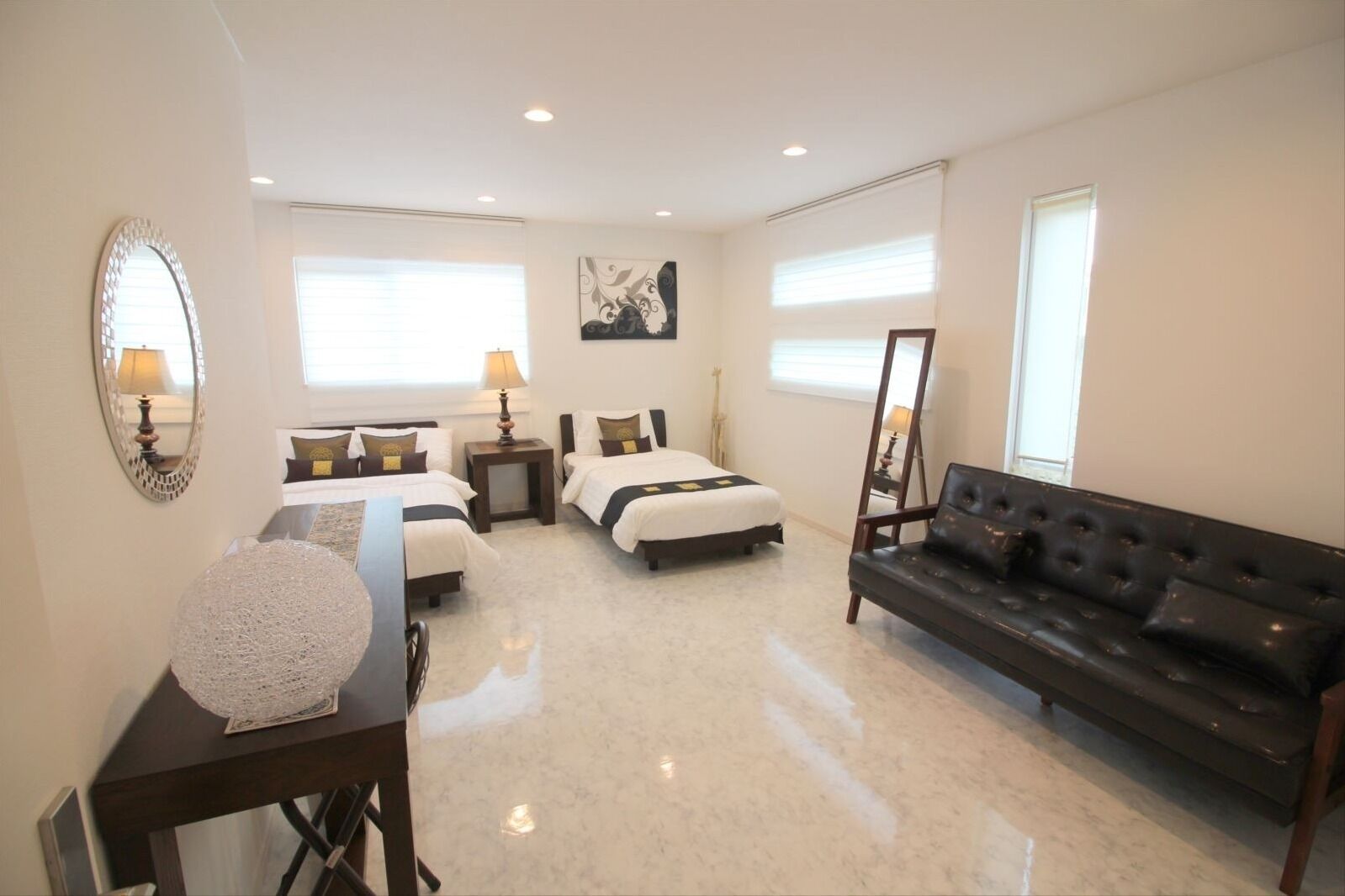 2 عدّة غرف نوم ومكتب وواي فاي مجانًا وملاءات أسرّة