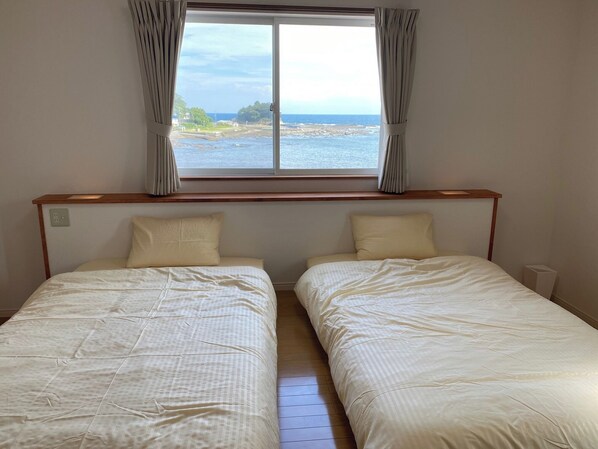 1 bedroom, desk, free WiFi, bed sheets