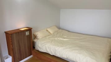 1 bedroom, desk, free WiFi, bed sheets