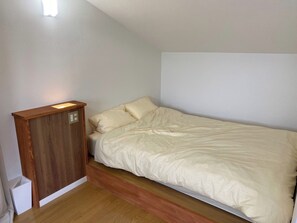1 bedroom, desk, free WiFi, bed sheets