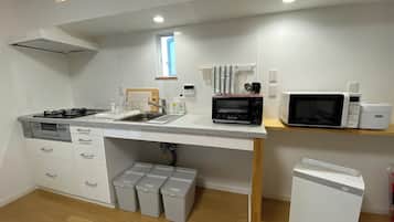 Fridge, microwave, stovetop, cookware/dishes/utensils