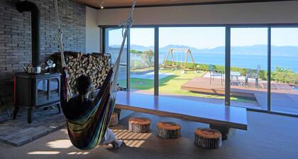 Seaside Villa SASAO / Takamatsu Kagawa