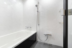Hair dryer, towels - Deluxe King Riverside Balcony Room only / Fukuoka Fukuoka (Fukuoka)