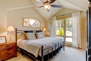 4 bedrooms, iron/ironing board, travel crib, free WiFi