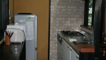 Fridge, microwave, stovetop, cookware/dishes/utensils
