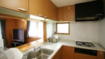 Fridge, microwave, stovetop, cookware/dishes/utensils