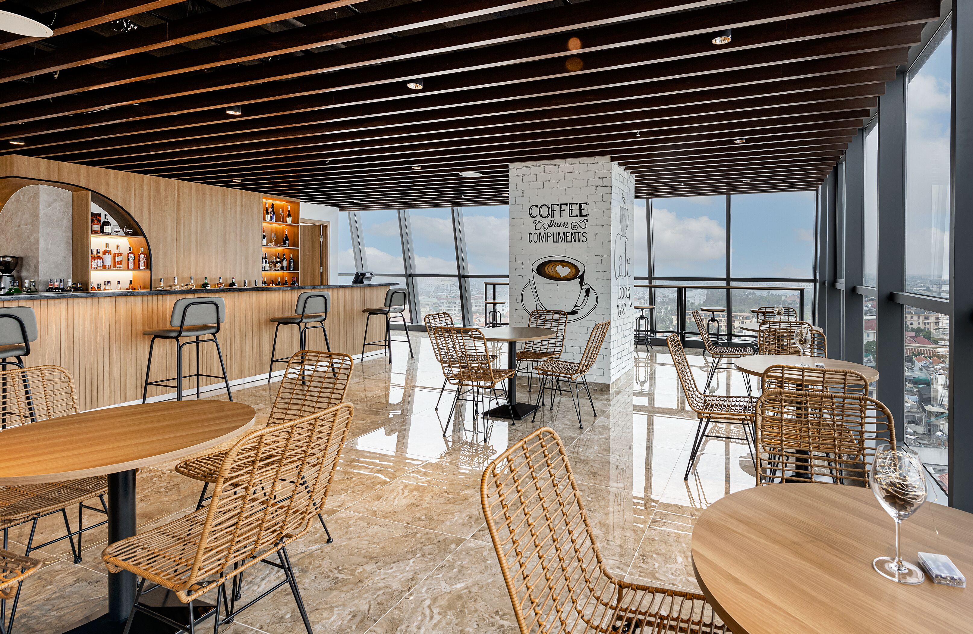 2 間酒吧/酒廊、池畔酒吧