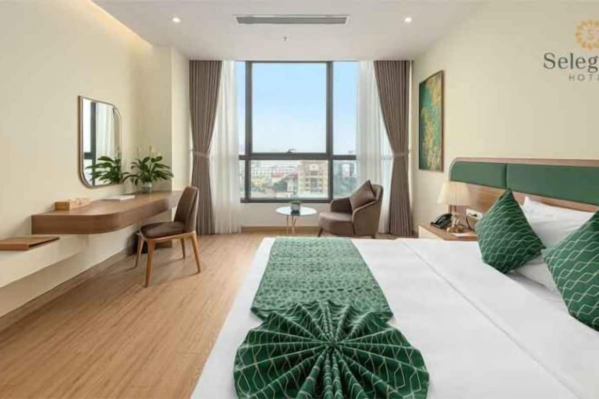 Minibar, individually furnished, desk, laptop workspace