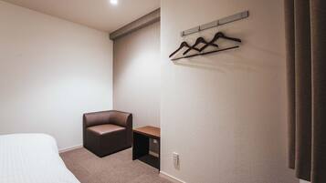 1 bedroom, desk, free WiFi, bed sheets