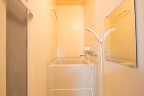 Séchoir à cheveux, serviettes fournies