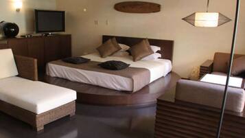 1 bedroom, desk, free WiFi, bed sheets