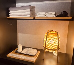 1 habitación, escritorio, wifi gratis y ropa de cama 