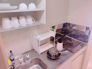 Fridge, microwave, stovetop, cookware/dishes/utensils