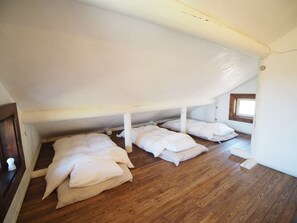 2 Schlafzimmer, Schreibtisch, Bettwäsche