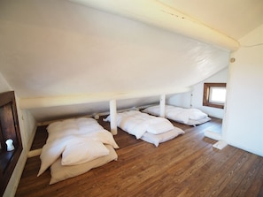 2 Schlafzimmer, Schreibtisch, Bettwäsche