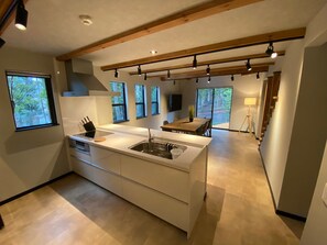 雪櫃、微波爐、爐具、廚房用具/餐具/器皿