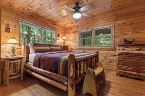 3 bedrooms, desk, WiFi, bed sheets