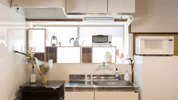 Fridge, microwave, stovetop, cookware/dishes/utensils
