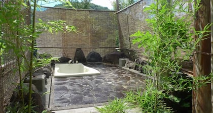 A special space overlooking the dam lake Give you - Kaminoyama Log House / Suzu Ishikawa