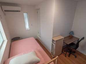 1 bedroom, desk, iron/ironing board, free WiFi - Double Room with Shower West Min 1 female in the guest - Kamakura International House / Kamakura Kanagawa (Kamakura)