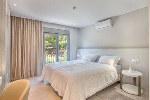 4 slaapkamers, een strijkplank/strijkijzer, reisbedje, gratis wifi